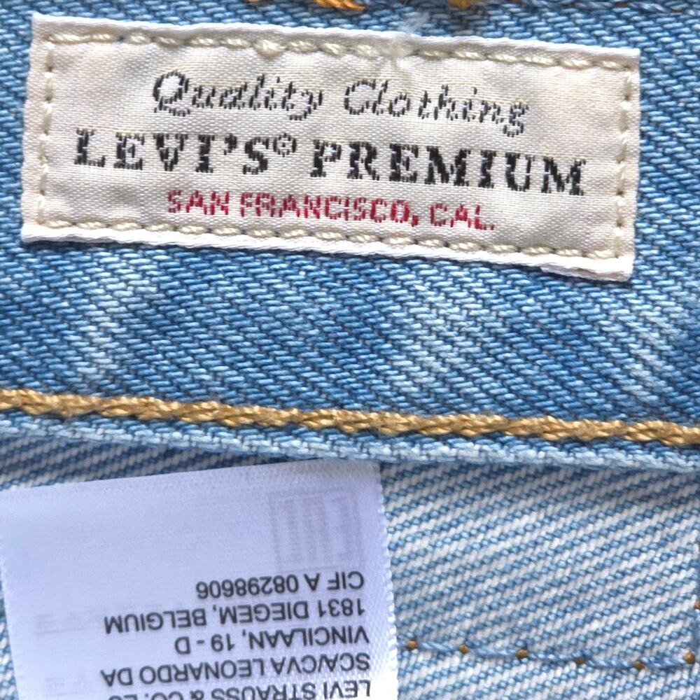 NWT, Levi's 501 Women's High Rise Shorts Blue, Size 31 - Picture 5 of 9